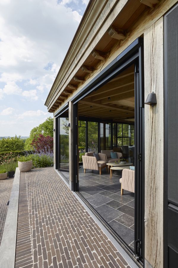 Eiken aanbouw orangerie met plat dak