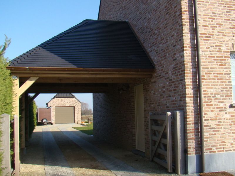  Carport met afgeknot dak 