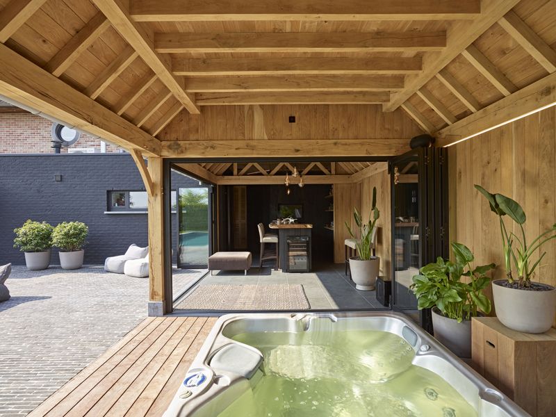 Eiken poolhouse met plat dak in Bavikhove Harelbeke 