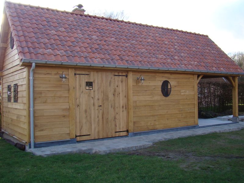 Houten bijgebouw met overdekt terras Nazareth